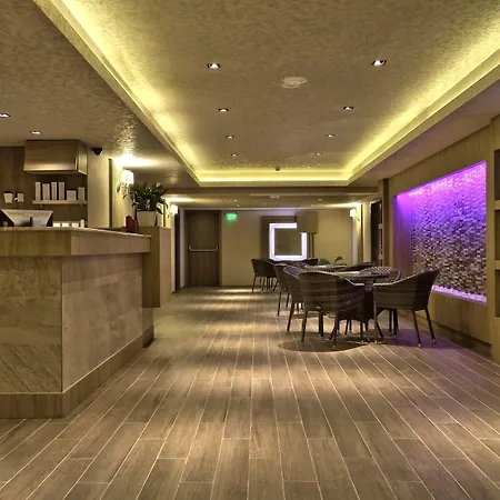 فندق Radisson 4*